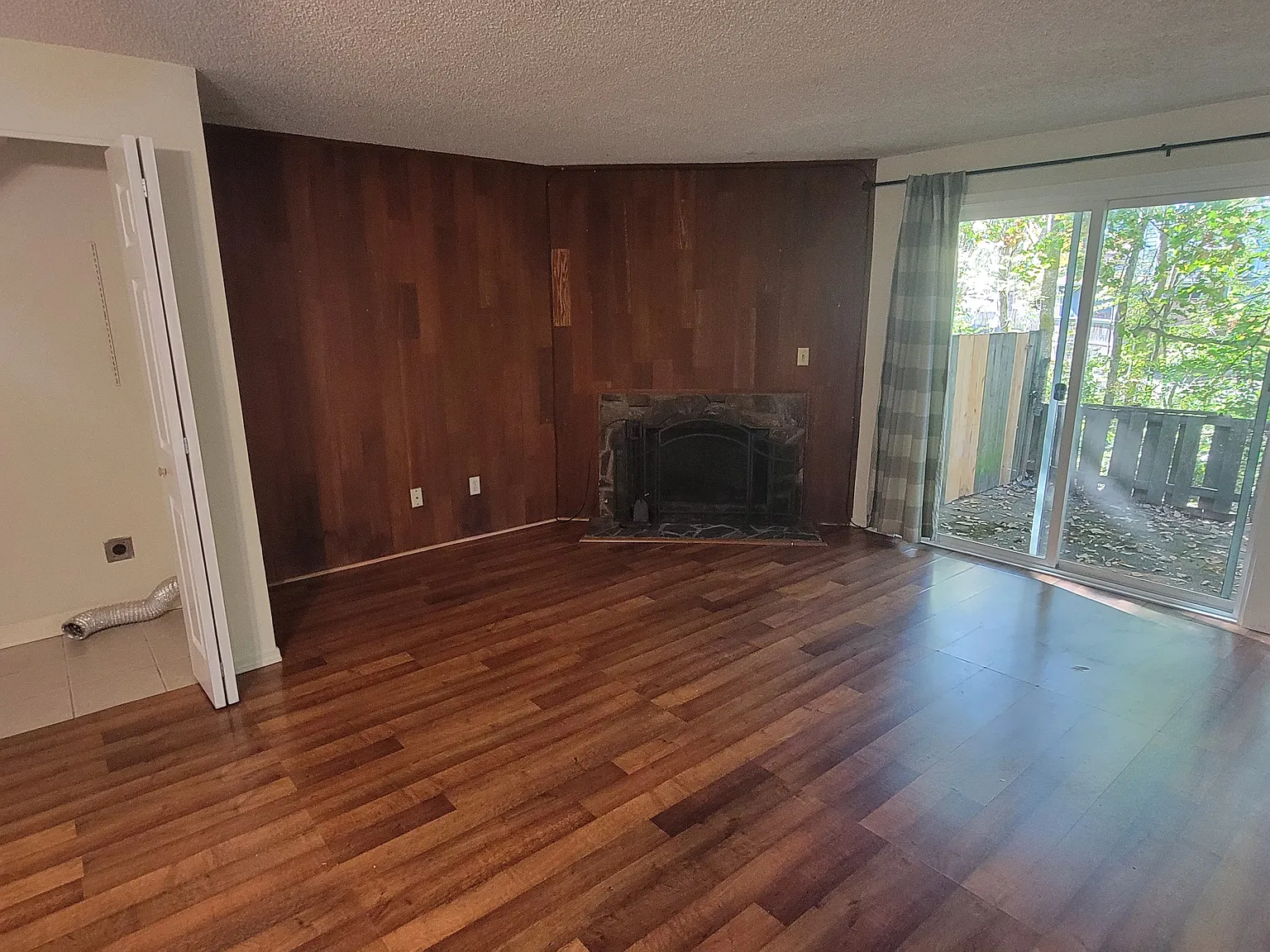 2 bed, 1.5 bath, 980 sqft, $1,600 — Photo 3