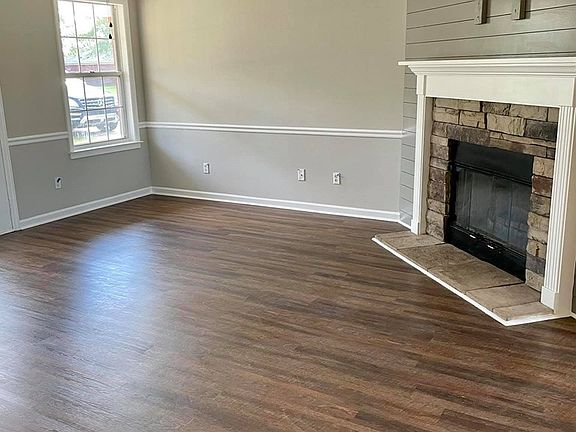 3rd image of 141 Blake Dr