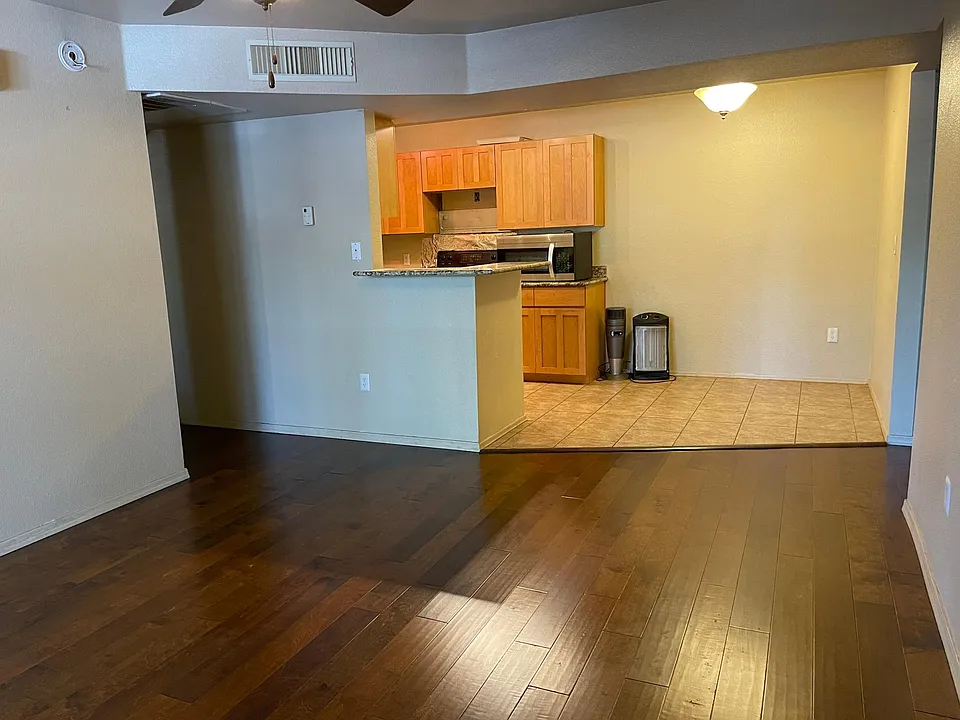 1385 W University Ave #1-105
