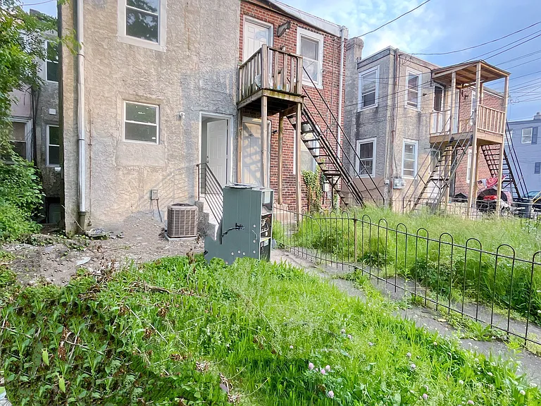 307 N 10th St — Photo 16