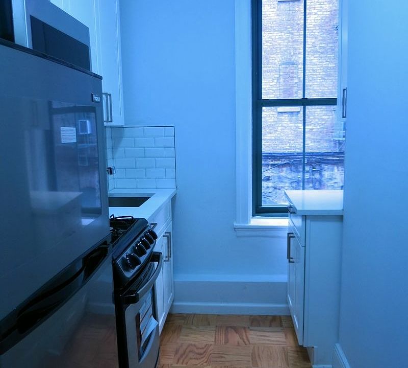 1st image of 527 E 78th St APT 1G