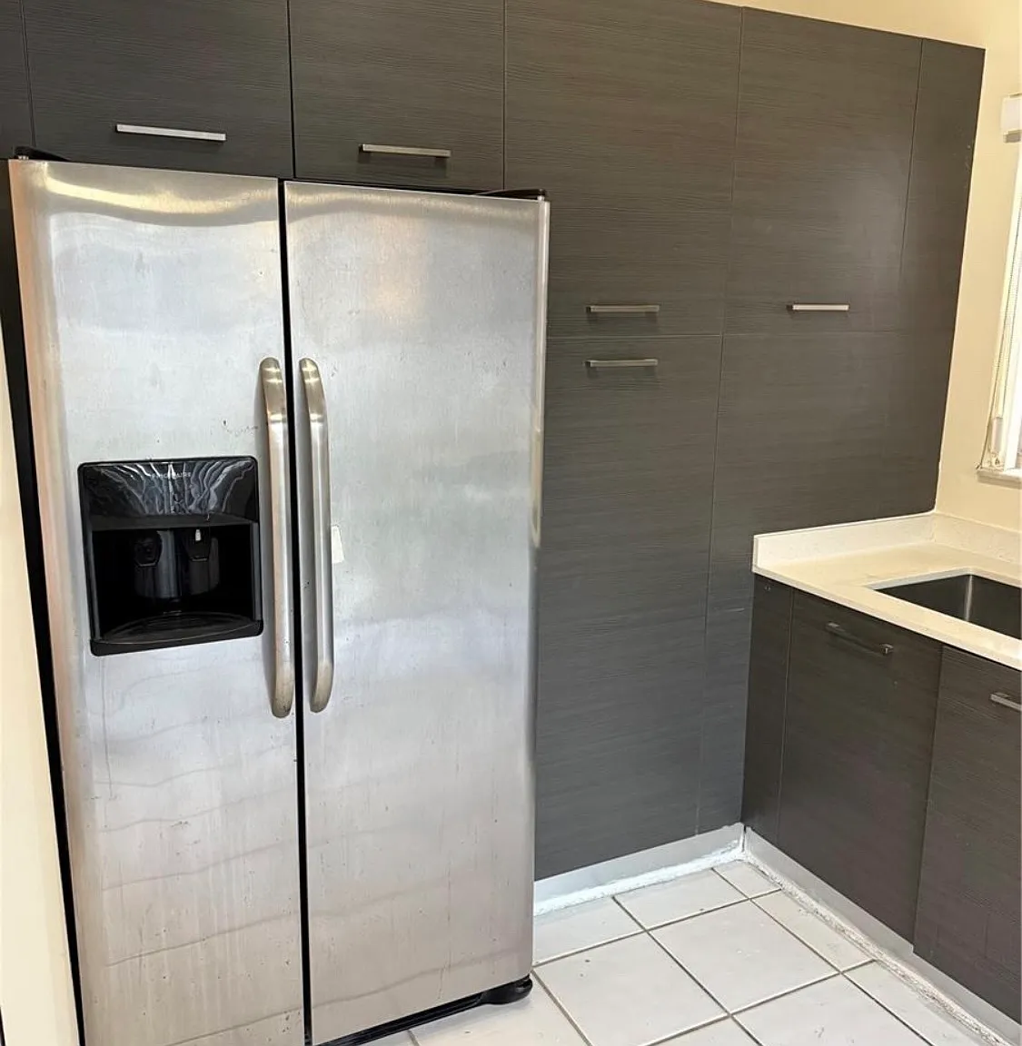 3 bed, 1039 sqft, $2,900 — Photo 3