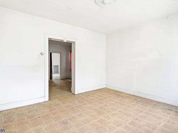 5th image of 205 Beacon Ave