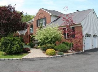 1 Tanglewood Dr, Warren, NJ 07059