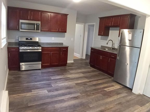4th image of 110 Evergreen Ave Floor 1