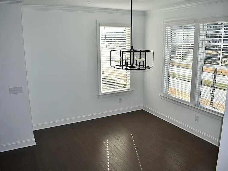 655 Beacon Dr — Photo 7