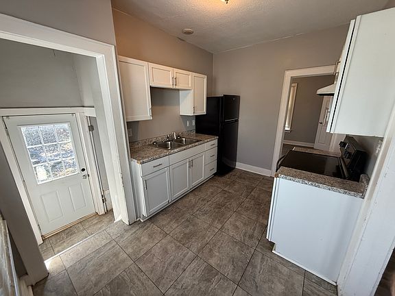 5th image of 1117 E Columbia St