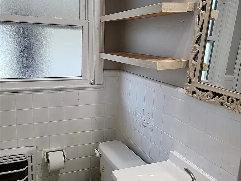 2109 N Spring St — Photo 11