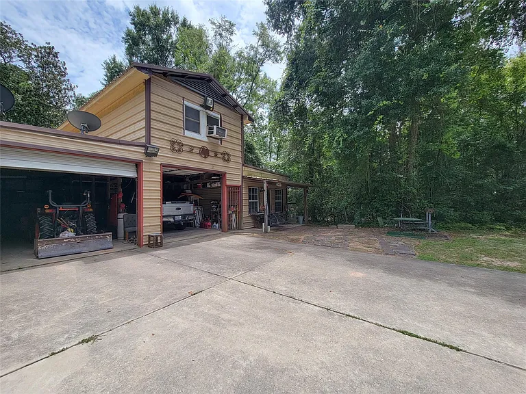 13200 Young Ln — Photo 1