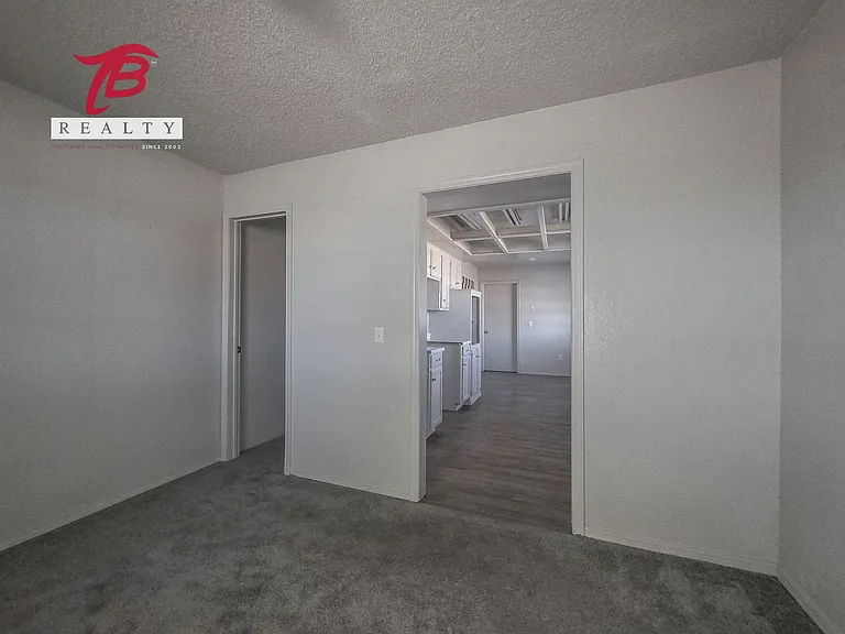 6811 Lyrewood Ln — Photo 33
