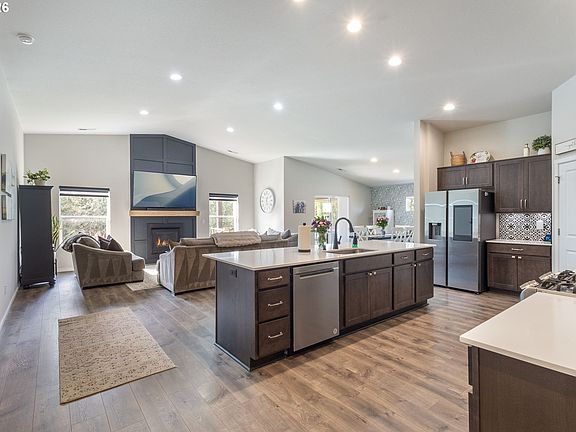 5th image of 2747 S Harper Valley Way