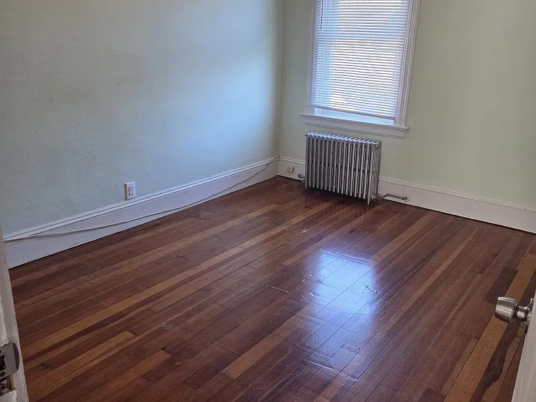 13 1/2 Middle St — Photo 14