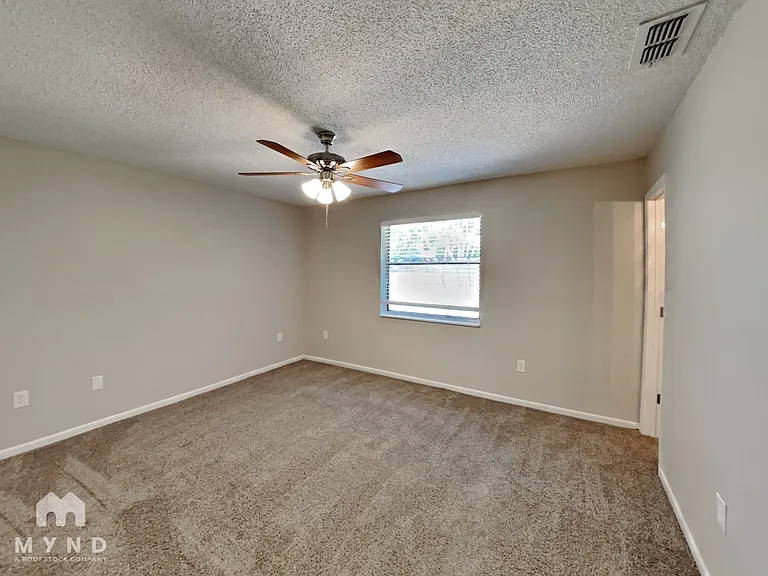132 E Poinsettia St — Photo 10