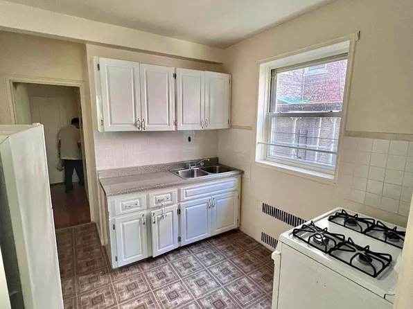 1615 Avenue I image 1 of 4