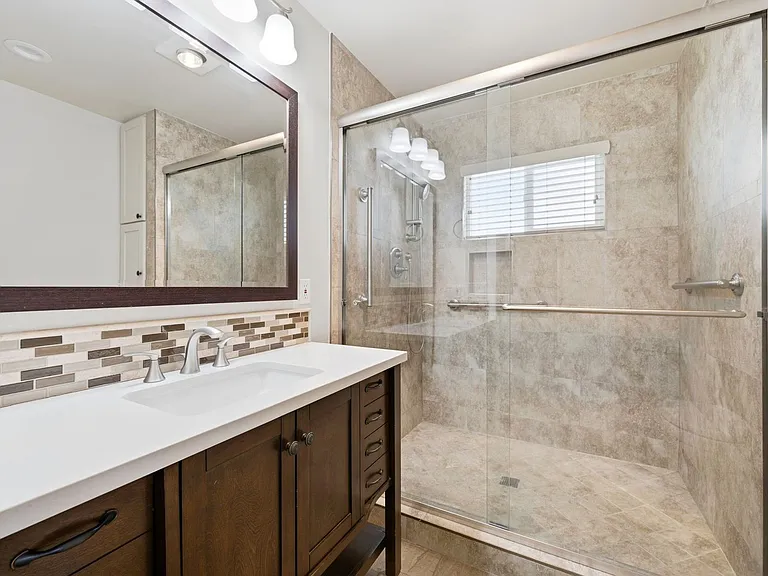 1117 W Bay Ave #A — Photo 8