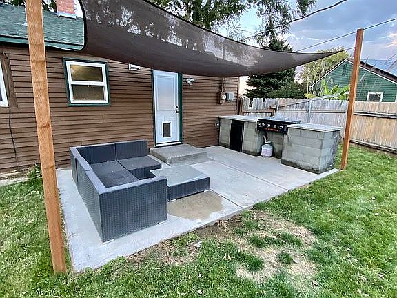 4th image of 2309 W 6th Ave