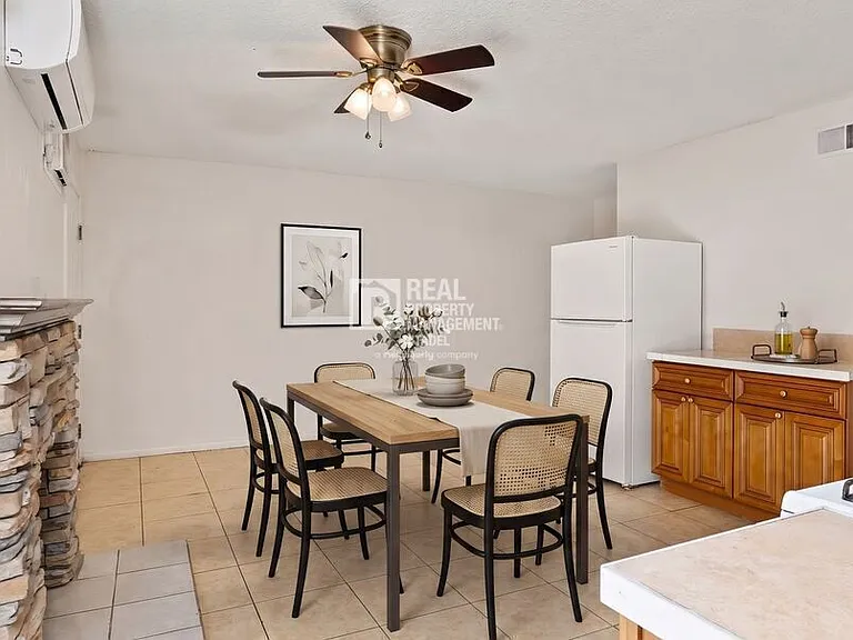 3009 Canyon Crest Dr #B — Photo 3