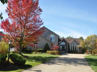 14069 Maple Cir, Strongsville, OH 44136