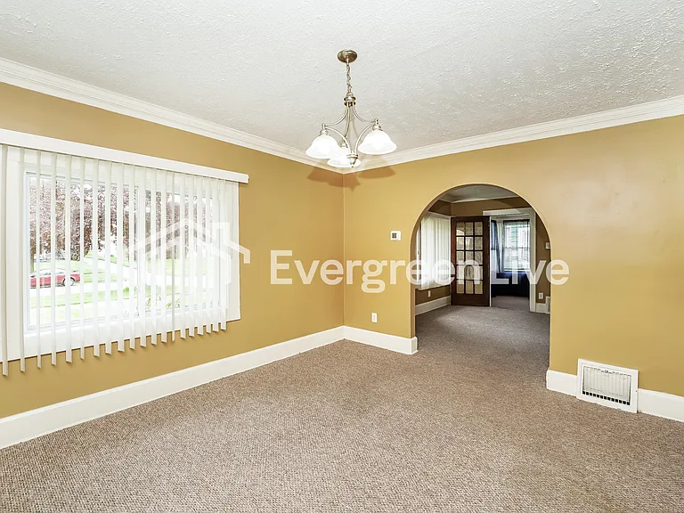 864 Packard Dr — Photo 4