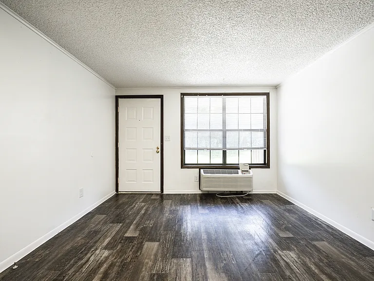 Camellia Court Apartments — Photo 32