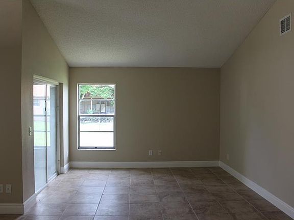 3rd image of 1450 Mona Dr