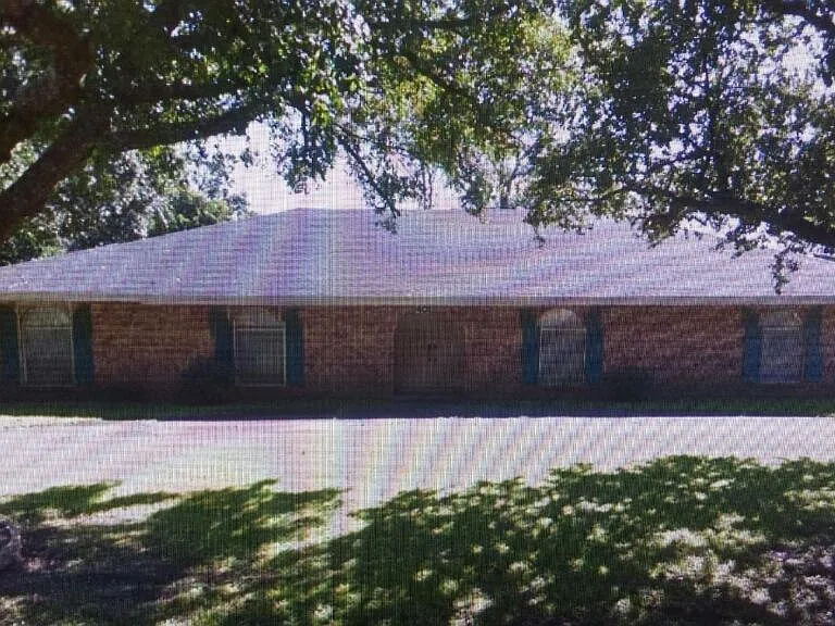 401 Roberta Grove Blvd — Photo 1