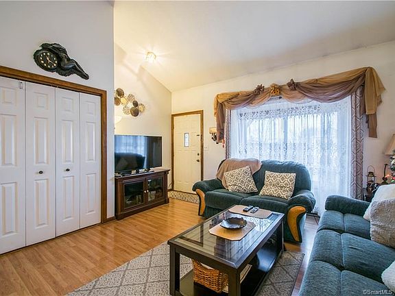 5th image of 42 Farmington Ave APT 5