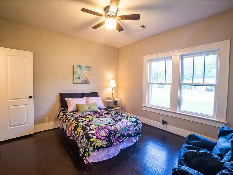 420 N Live Oak St — Photo 9