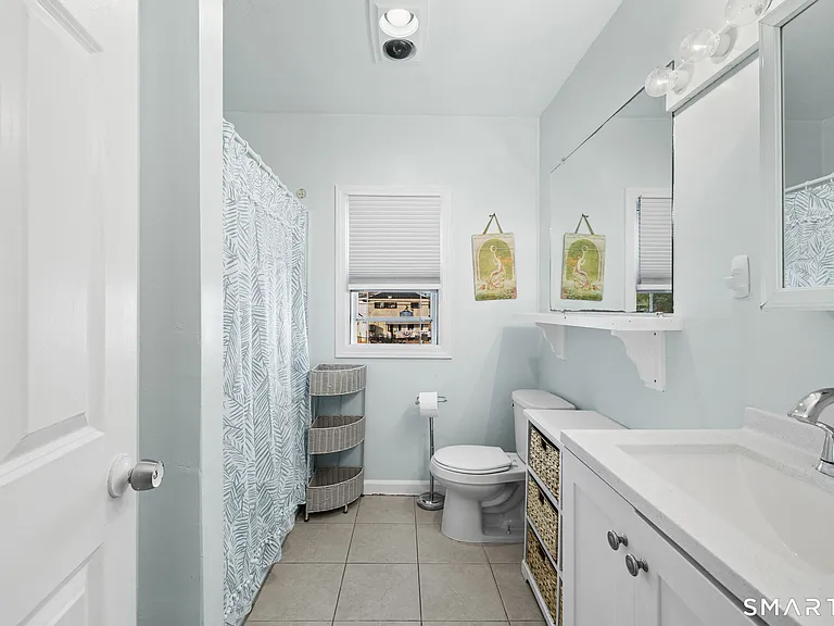 116 College Pl — Photo 23