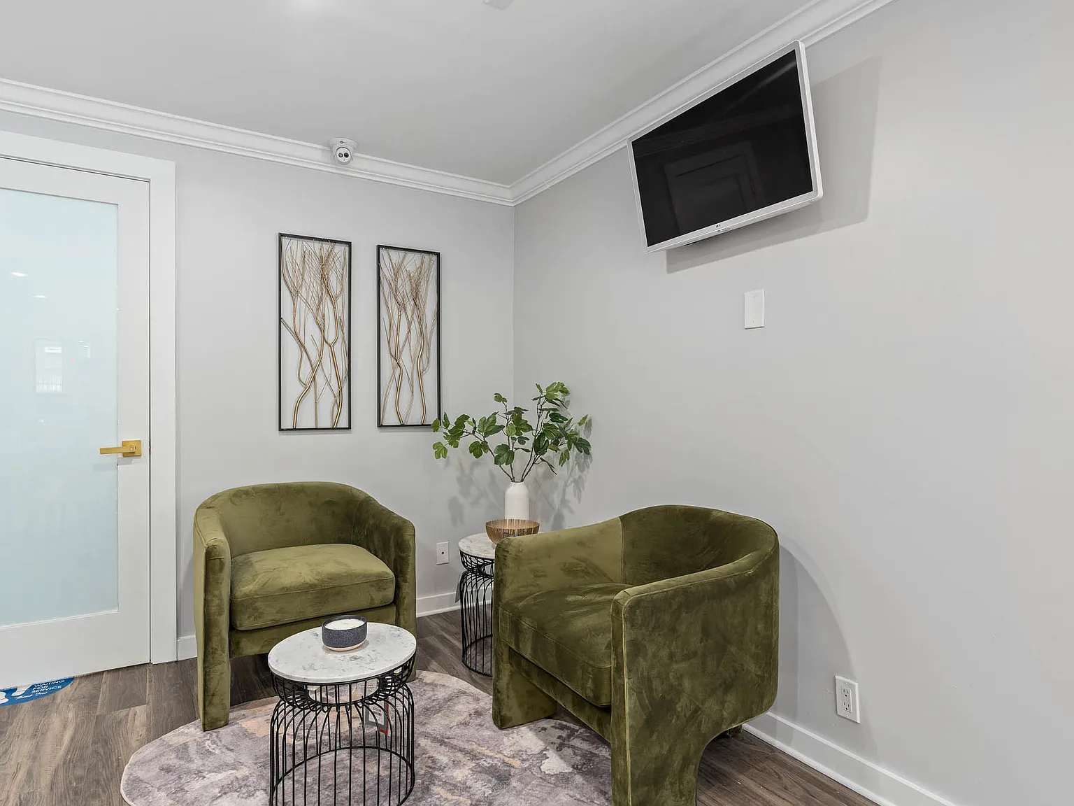 Rosala West Apartments — Photo 2