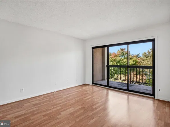 801 N Howard St APT 372, Alexandria, VA 22304