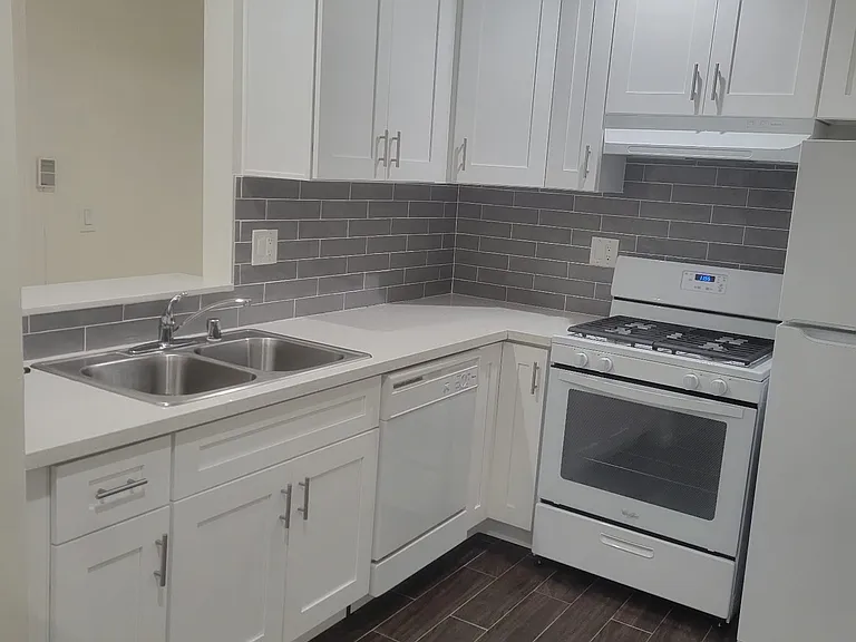 Federal Apartments — Photo 12