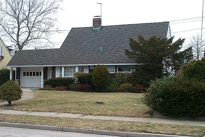 2nd image of 17 Wheelwright Ln