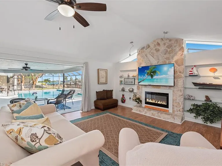 955 Iris Ct — Photo 6