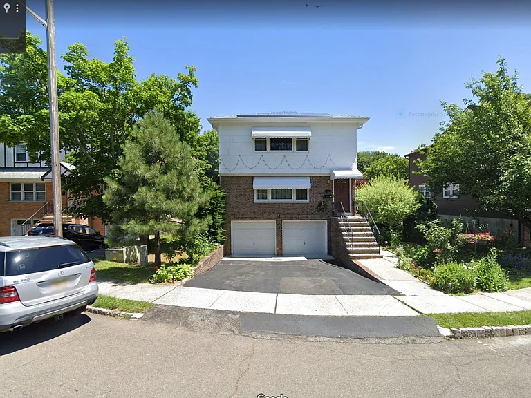 15 Rosewood Ter #1 — Photo 1