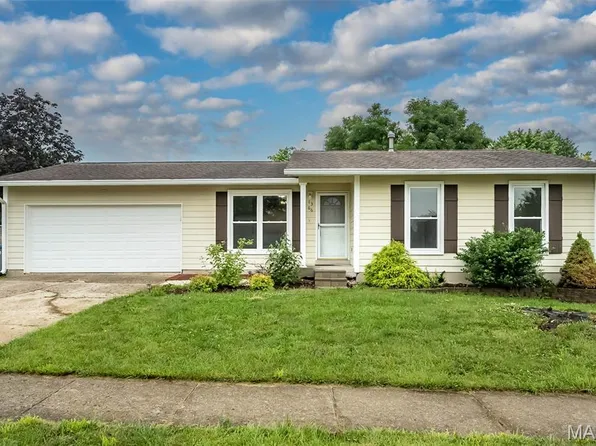 1366 War Bonnet Dr, O'Fallon, MO 63366