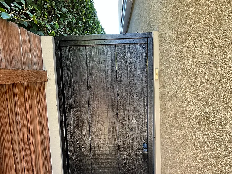 Private gate