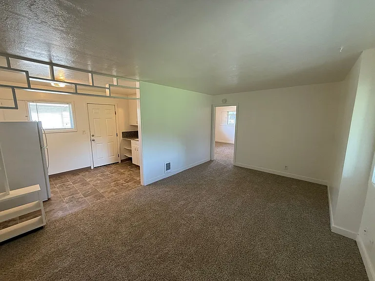 912 Fir St S — Photo 2