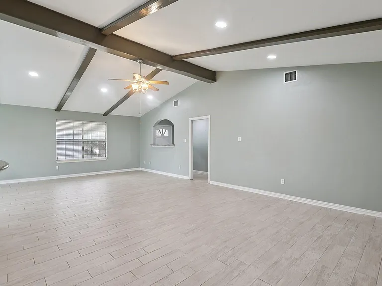 3919 Galway Ln — Photo 8