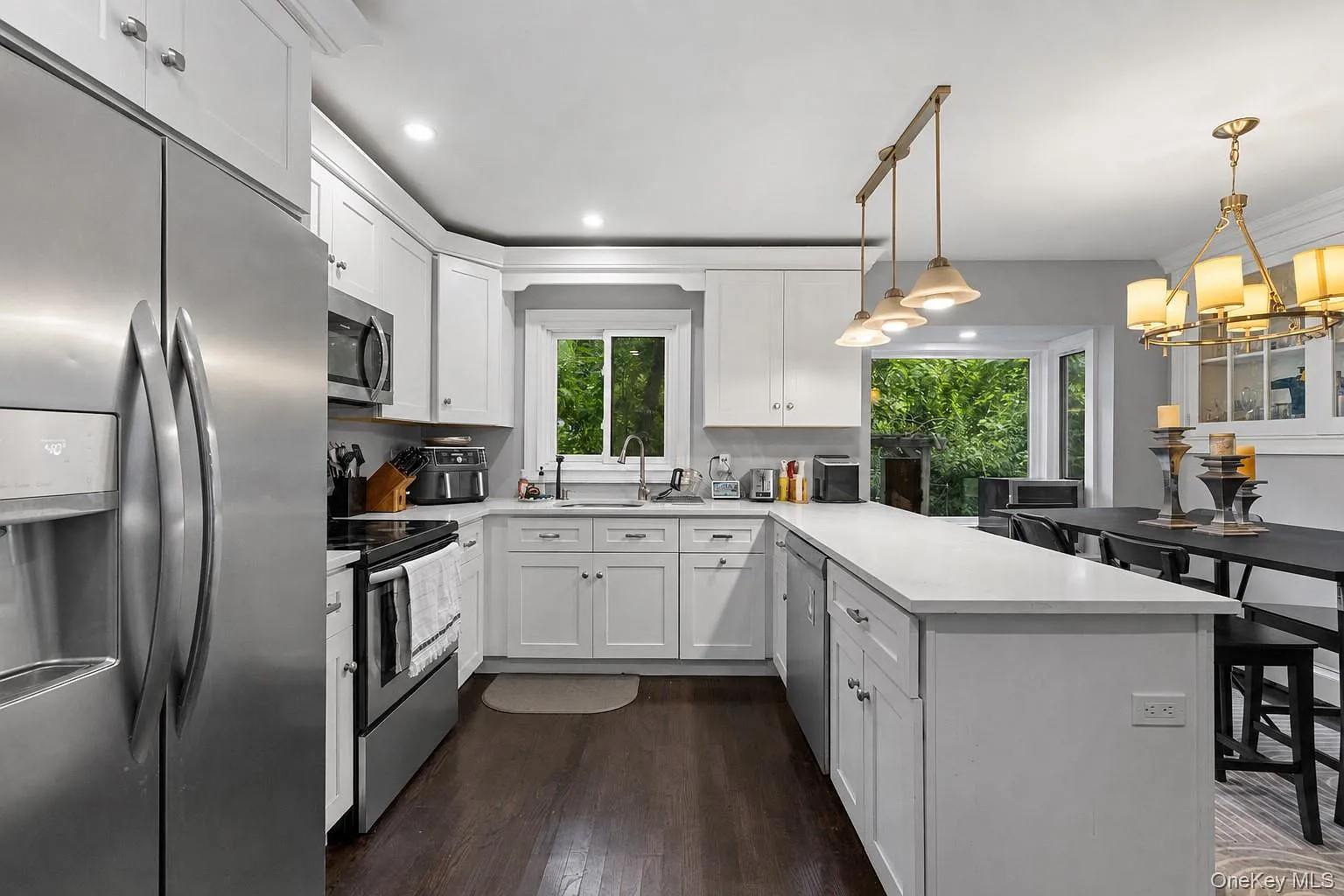 3 bed, 3.0 bath, 2229 sqft, $5,200 — Photo 3