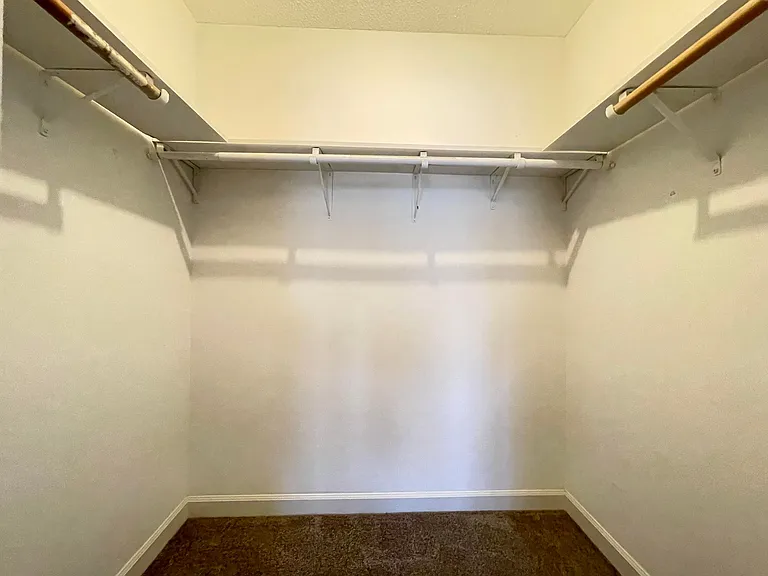 223 Raintree Ln — Photo 28