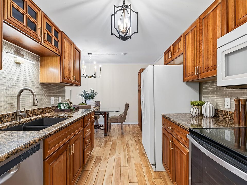 1st image of 205 Barry Ave S APT 306