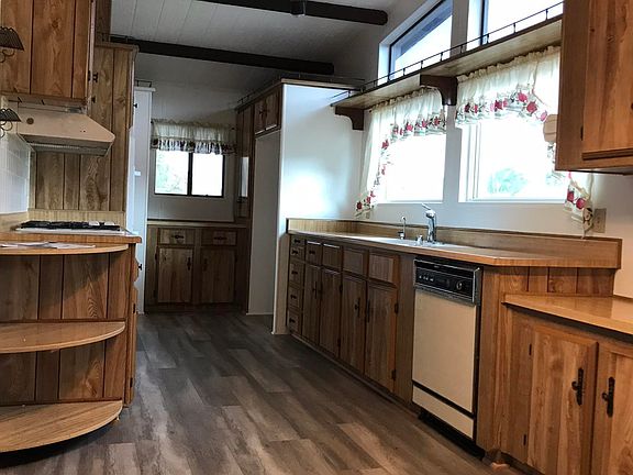 4th image of 64 Poinsettia Gardens Dr