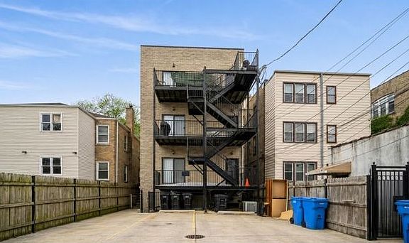 3rd image of 6209 N Washtenaw Ave #G
