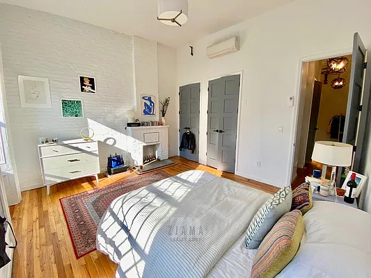 Rented by Zjama Realty Corp | media 7