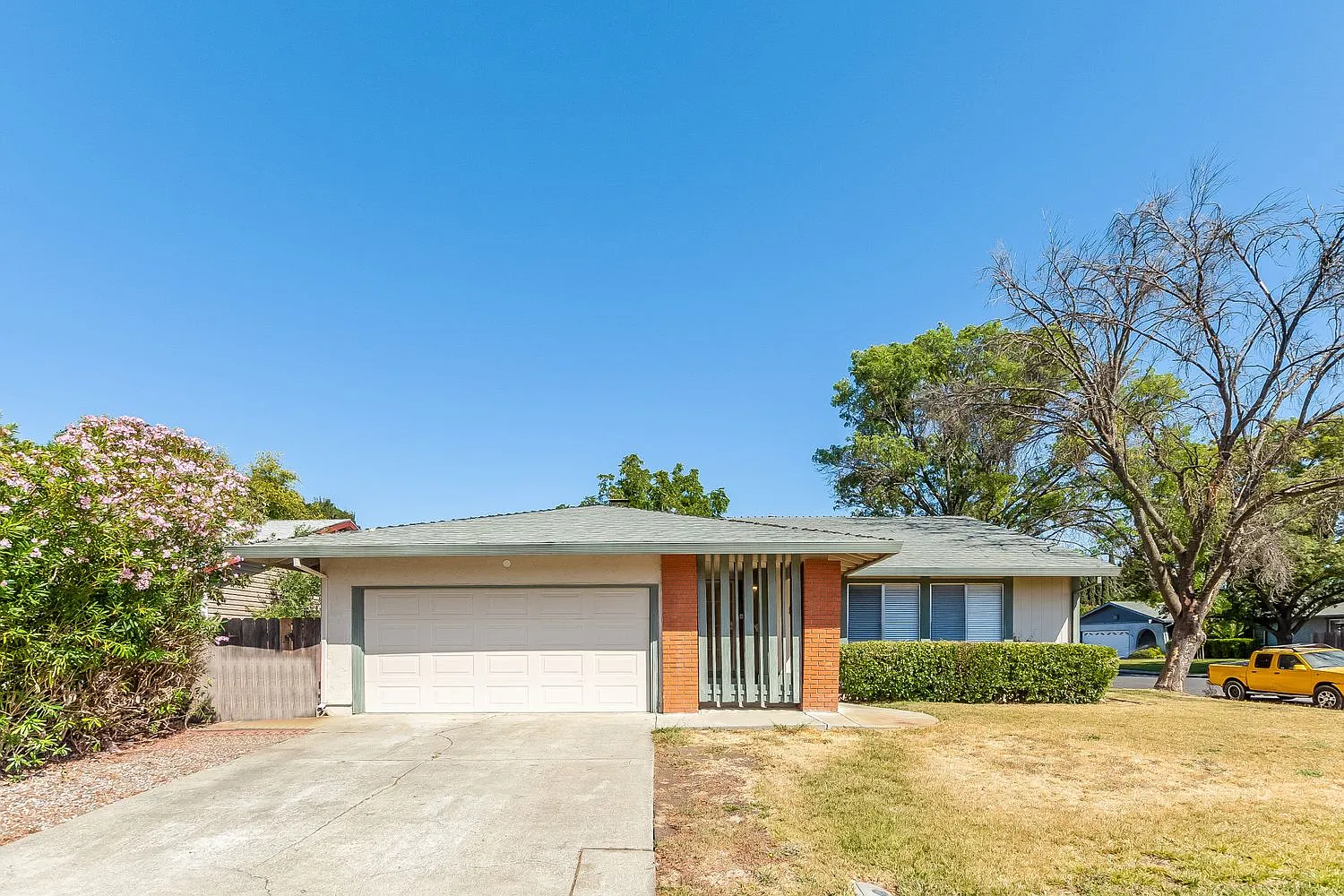 534 Princeton Way photo 1
