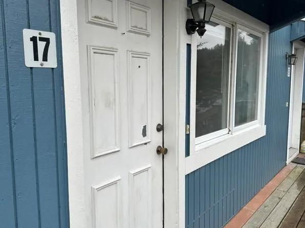 1226 Selief Ln APT 17, Kodiak, AK 99615
