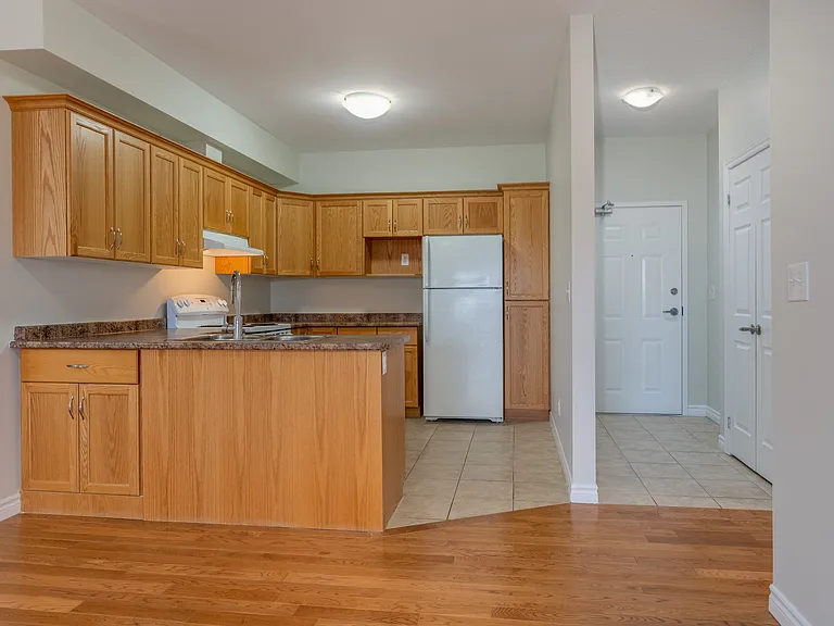 145 Notre Dame Ave — Photo 7