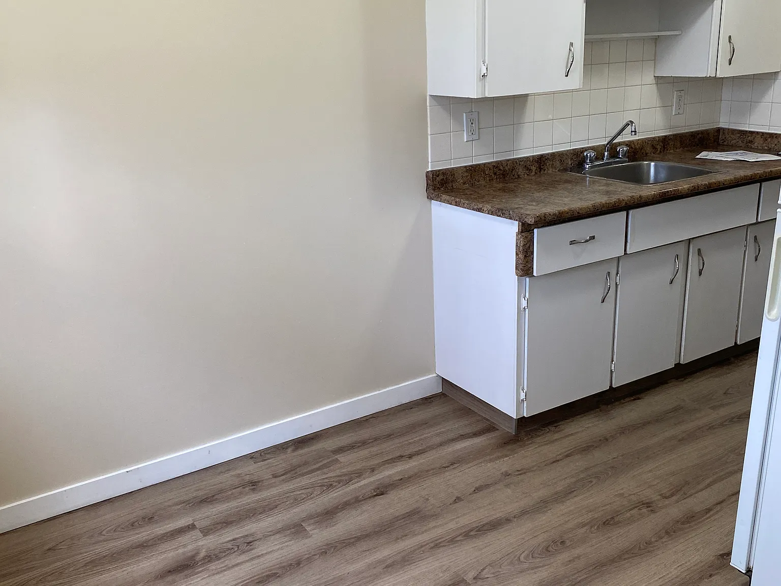 Glenmore Manor - 1 Month Free! — Photo 4