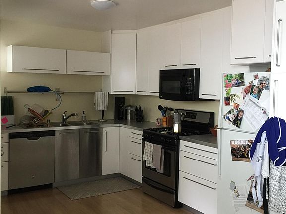 5th image of 1143 Pine St APT 1